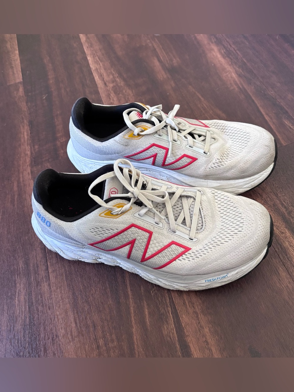 New Balance Men's White Athletic Shoes 880 size 12 2E width